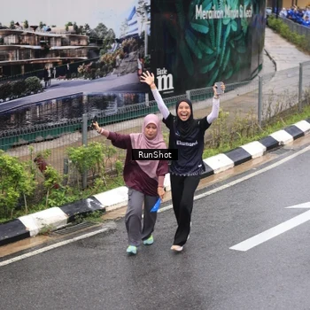 Runner Photo 7945254