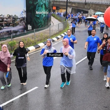 Runner Photo 7945271