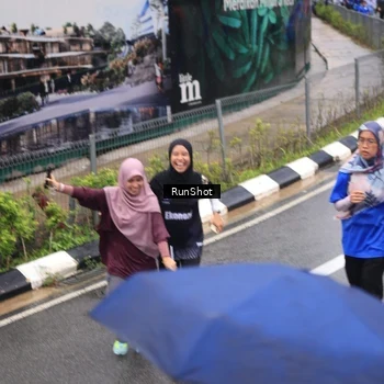 Runner Photo 7945275