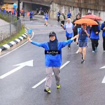 Runner Photo 7945359