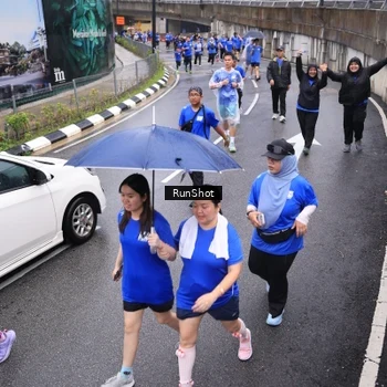 Runner Photo 7945635