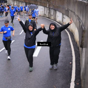 Runner Photo 7945663
