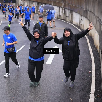 Runner Photo 7945667