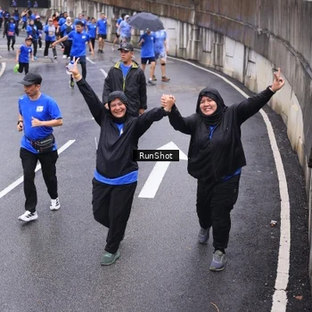 Runner Photo 7945671