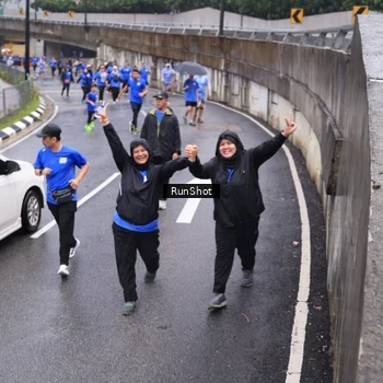 Runner Photo 7945674