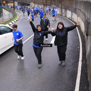 Runner Photo 7945677