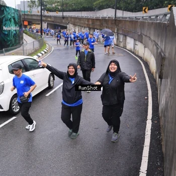 Runner Photo 7945685