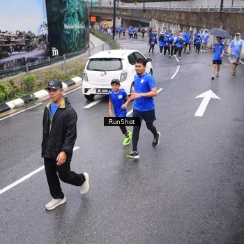 Runner Photo 7945721