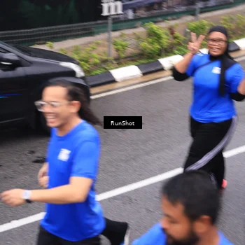 Runner Photo 7945875