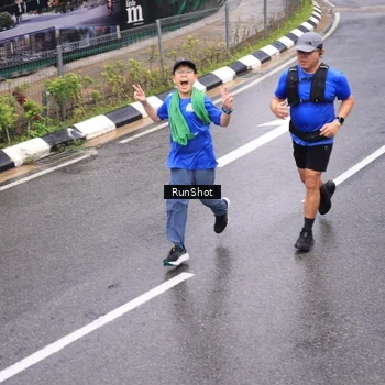 Runner Photo 7945914