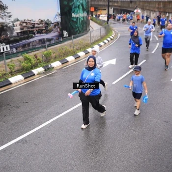 Runner Photo 7945953