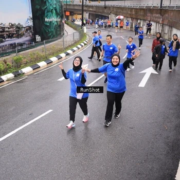 Runner Photo 7946011