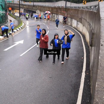 Runner Photo 7946043