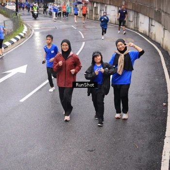 Runner Photo 7946049