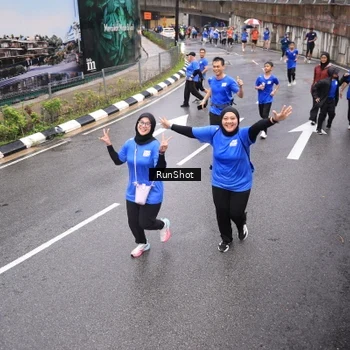 Runner Photo 7946068