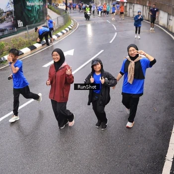 Runner Photo 7946069