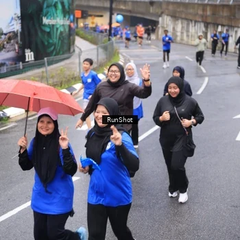 Runner Photo 7946072
