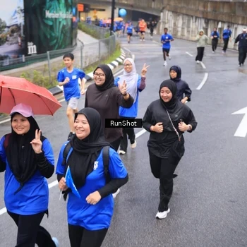 Runner Photo 7946124