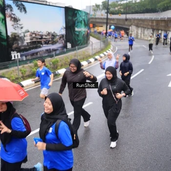 Runner Photo 7946171