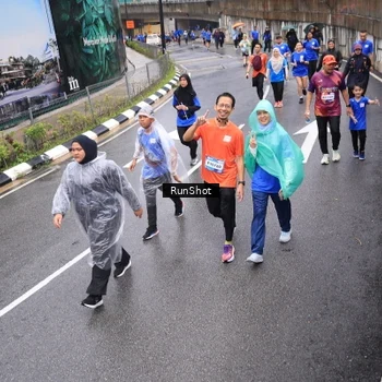 Runner Photo 7946287