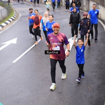 Runner Photo 7946298