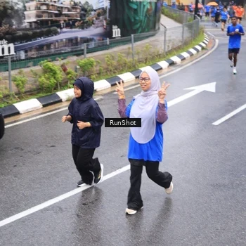 Runner Photo 7946308