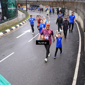 Runner Photo 7946309