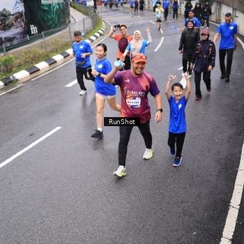 Runner Photo 7946315