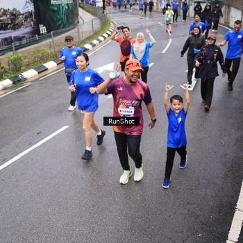 Runner Photo 7946316