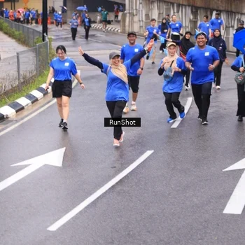 Runner Photo 7946657