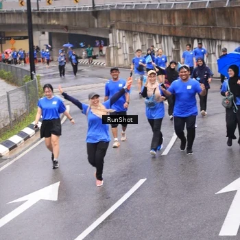 Runner Photo 7946659