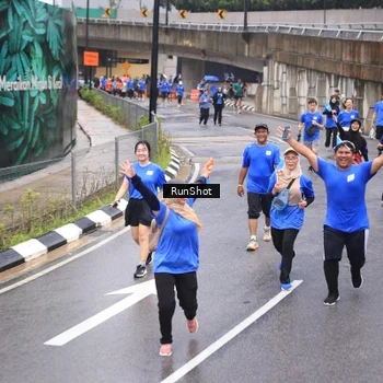 Runner Photo 7946663
