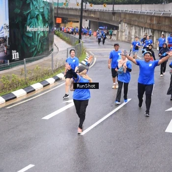 Runner Photo 7946668