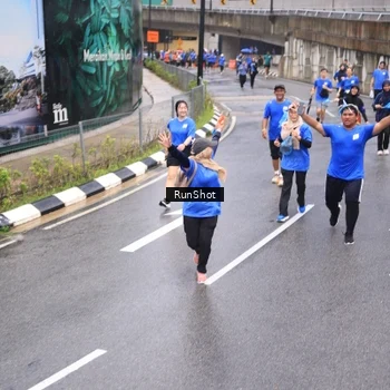 Runner Photo 7946669
