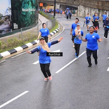 Runner Photo 7946674
