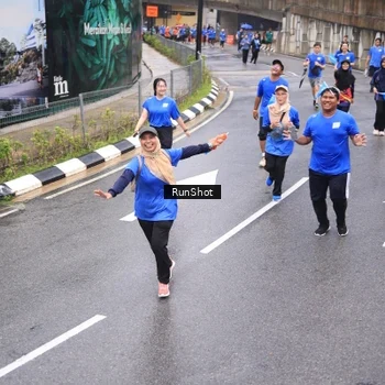 Runner Photo 7946675