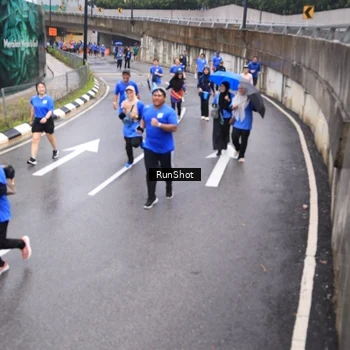 Runner Photo 7946679