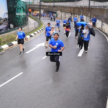 Runner Photo 7946689