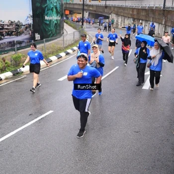 Runner Photo 7946699