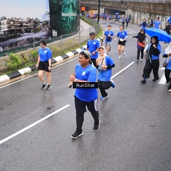 Runner Photo 7946703
