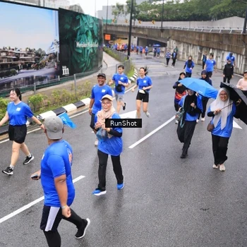Runner Photo 7946713