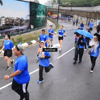 Runner Photo 7946715