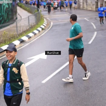 Runner Photo 7946913