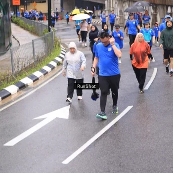 Runner Photo 7947100