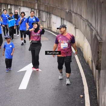 Runner Photo 7947400