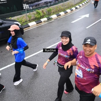 Runner Photo 7947549