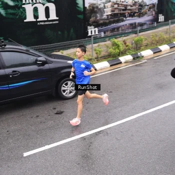 Runner Photo 7948011