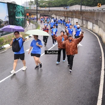 Runner Photo 7948276