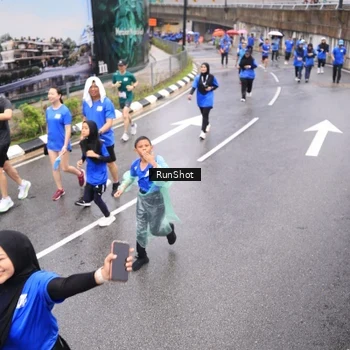 Runner Photo 7948391