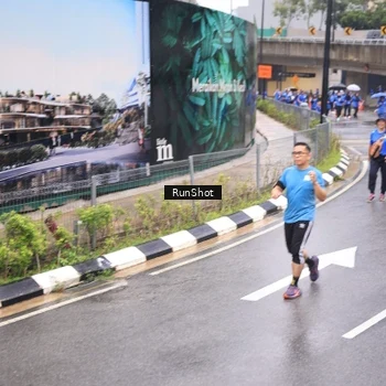 Runner Photo 7948463